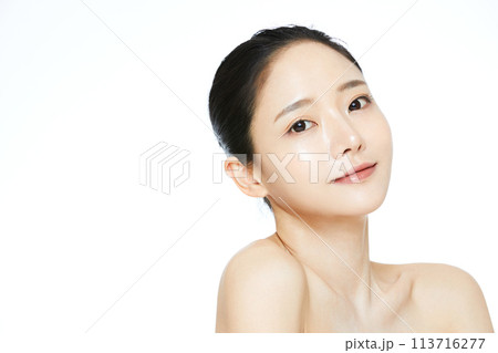 若い女性の清潔感のあるビューティー イメージ 113716277