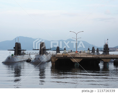 広島県呉市「アレイからすこじま」からの海上自衛隊の潜水艦や護衛艦 広島県呉市「アレイからすこじま」からの海上自衛隊の潜水艦や護衛艦 113716339