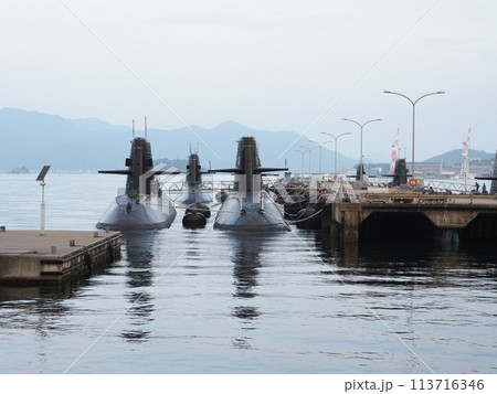 広島県呉市「アレイからすこじま」からの海上自衛隊の潜水艦や護衛艦 113716346