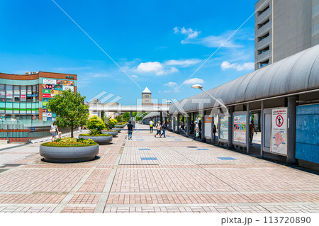 【東京都】爽やかな青空が広がる南大沢駅前 【東京都】爽やかな青空が広がる南大沢駅前 113720890