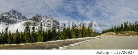Scenery view of Icefield Parkway in winter to Jasper National park, Alberta, Canada. 113720927