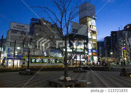 大塚駅前の夜、都電荒川線 大塚駅前の夜、都電荒川線 113721835