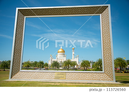 ブルネイダルサラームにあるオールドモスクのとても美しいフレーム風景 113726560