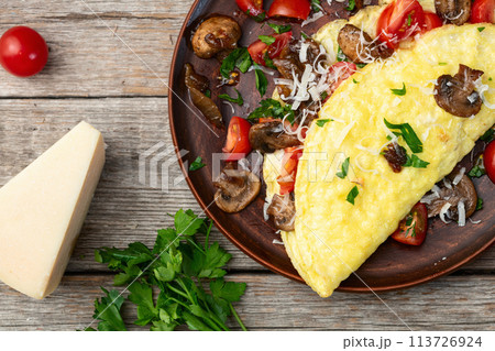 Omelette stuffed with mushrooms , tomatoes and parsley Omelette stuffed with mushrooms , tomatoes and parsley 113726924