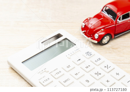 自動車と電卓 自動車と電卓 113727180