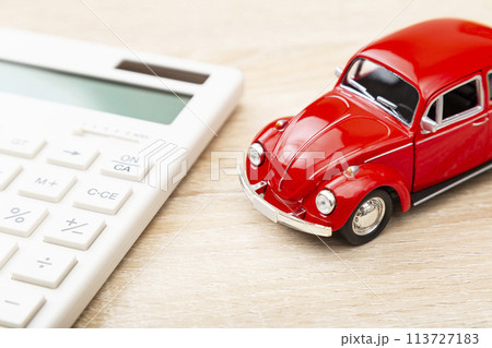 自動車と電卓 113727183