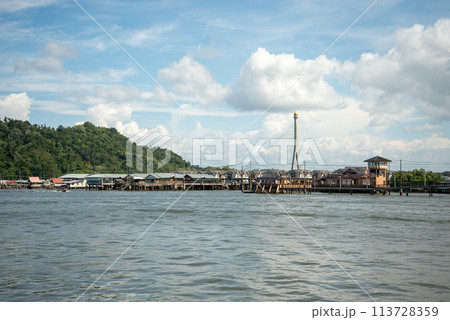 ブルネイダルサラームにある水上村カンポンアイールの風景 ブルネイダルサラームにある水上村カンポンアイールの風景 113728359