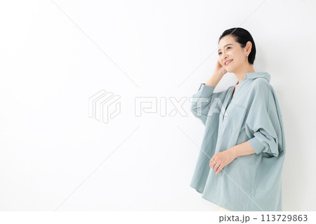 爽やかなミドル女性 113729863