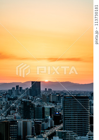 【東京都】夕日に染まる街並み 【東京都】夕日に染まる街並み 113730181