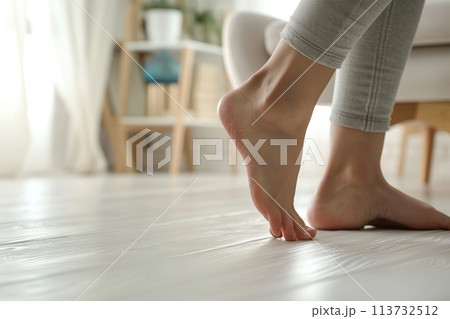 Barefoot on white wooden floor. Close up view...のイラスト素材 [113732512] - PIXTA