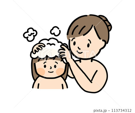 子供の髪を洗う母親 113734312