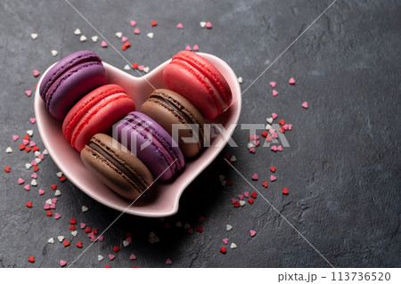 Various colorful macaroons Various colorful macaroons 113736520