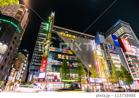 日本の東京都市景観 外国人観光客らで賑わう秋葉原などを望む。コロナ禍前と変らない光景…=19日 日本の東京都市景観 外国人観光客らで賑わう秋葉原などを望む。コロナ禍前と変らない光景…=19日 113738988