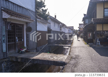 白壁土蔵群をサイクリングするイメージ 倉吉市 白壁土蔵群をサイクリングするイメージ 倉吉市 113739631