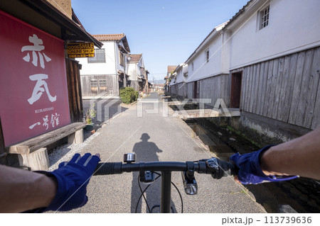 白壁土蔵群をサイクリングするイメージ　倉吉市 113739636