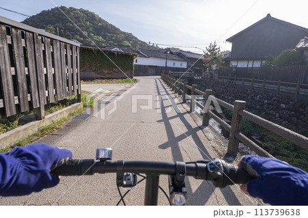 白壁土蔵群をサイクリングするイメージ 倉吉市 白壁土蔵群をサイクリングするイメージ 倉吉市 113739638