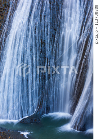 茨城県大子町の秋 日本三名瀑 紅葉の袋田の滝 茨城県大子町の秋 日本三名瀑 紅葉の袋田の滝 113739889