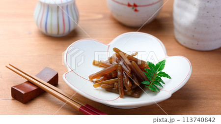 春の山菜料理　ふきの煮物　（ きゃらぶき ） 113740842