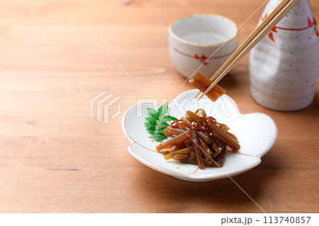 春の山菜料理　ふきの煮物　（ きゃらぶき ） 113740857