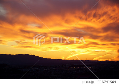 灼熱の地獄のような秋の夕焼け 灼熱の地獄のような秋の夕焼け 113741564