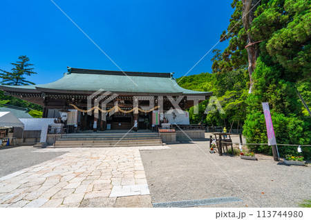 【備前国一宮】吉備津彦神社 初夏の青空と拝殿3 岡山県岡山市北区 【備前国一宮】吉備津彦神社 初夏の青空と拝殿3 岡山県岡山市北区 113744980