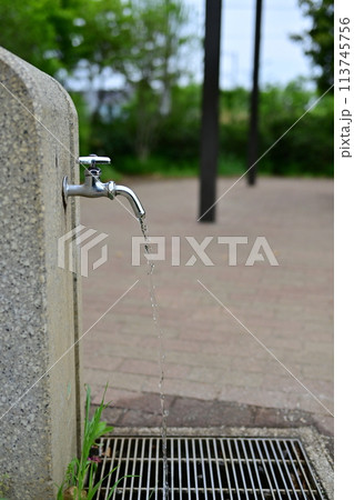 藤沢にある公園の水道 113745756