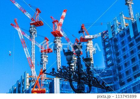 日本の東京都市景観 4月。日本橋一丁目の再開発事業や鳩などを望む=令和6年4月19日 日本の東京都市景観 4月。日本橋一丁目の再開発事業や鳩などを望む=令和6年4月19日 113745899