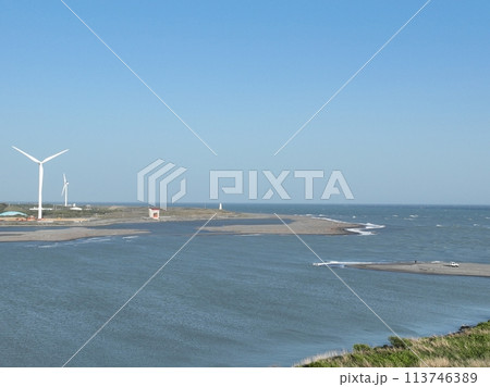 静岡県磐田市の風力発電を空撮風景 静岡県磐田市の風力発電を空撮風景 113746389