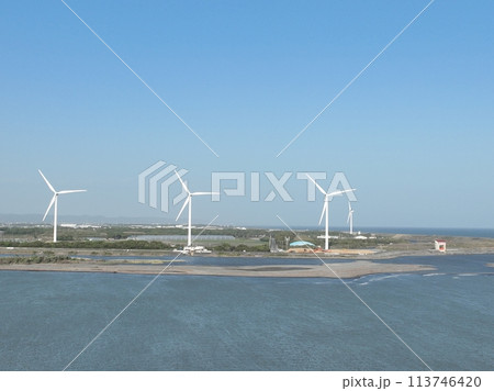 静岡県磐田市の風力発電を空撮風景 静岡県磐田市の風力発電を空撮風景 113746420