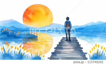 旅先の湖畔から眺める遠くの山に落ちる夕日