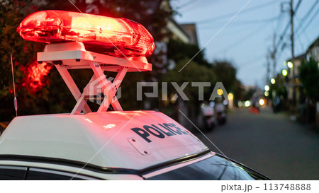 パトカーの赤色灯 113748888