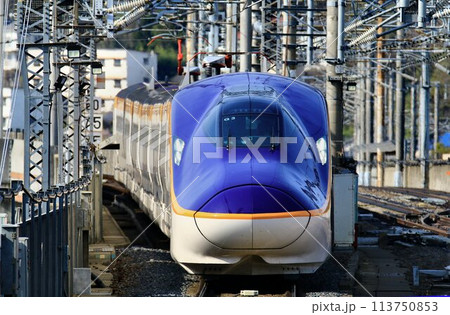 陸奥路から山形へ新たな翼…　新型!!山形新幹線『つばさ』E8系 113750853