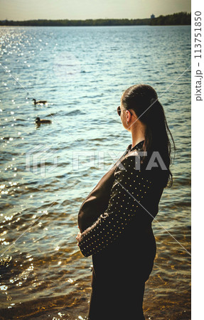Pregnant girl with glasses on the background of the sea 113751850
