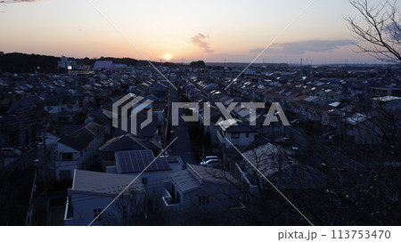 千葉県印西市、木下万葉公園の展望台から見た夕景 113753470