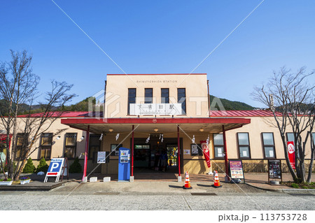 下吉田駅の駅舎【山梨県・富士吉田市】 113753728