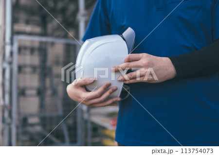 工事現場の男性 113754073