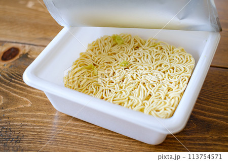 カップ焼きそば カップ焼きそば 113754571