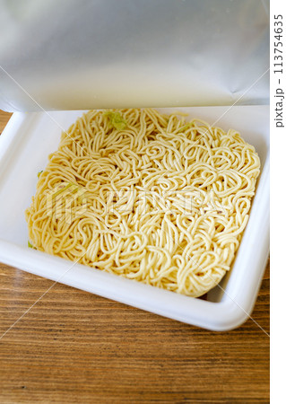 カップ焼きそば 113754635