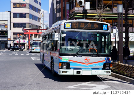 JR鎌倉駅に到着した京急バス/アップ（いすゞエルガ） 113755434