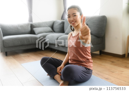 家でトレーニング 家でトレーニング 113756533