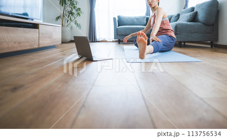 家でトレーニング 113756534