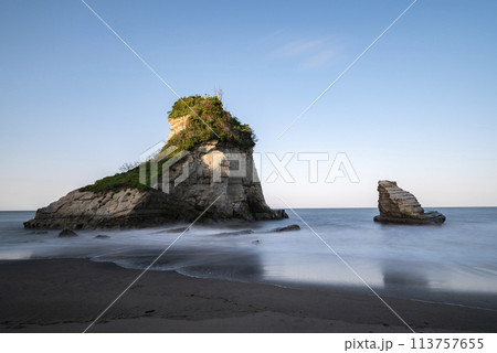 雀島(夫婦岩) 千葉県いすみ市津々浦々 雀島(夫婦岩) 千葉県いすみ市津々浦々 113757655