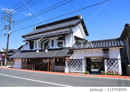 【千葉県大多喜町】歴史ある城下町の街並みの青空風景 113758093