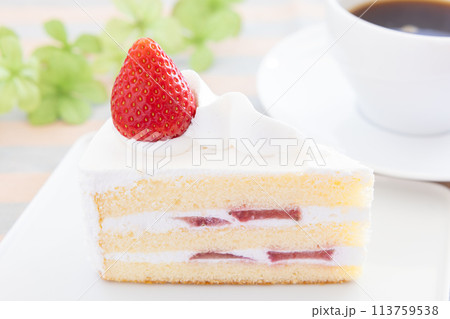 おいしいショートケーキとコーヒー 113759538