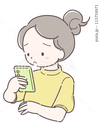 不安気にスマホを見る女性 113759971