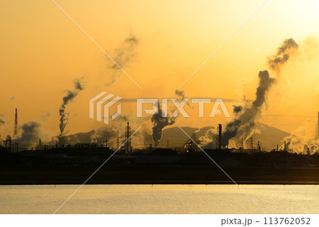 工場の朝 113762052
