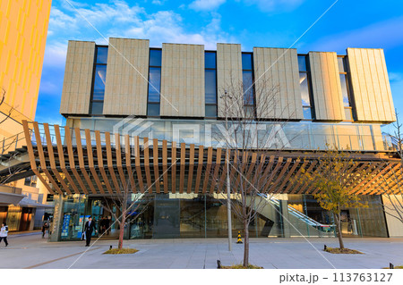 栃木県　JR宇都宮駅東口の都市風景（ライトキューブ宇都宮） 113763127