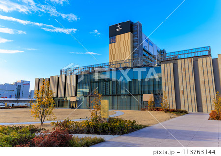 栃木県 JR宇都宮駅東口の都市風景(ライトキューブ宇都宮) 栃木県 JR宇都宮駅東口の都市風景(ライトキューブ宇都宮) 113763144