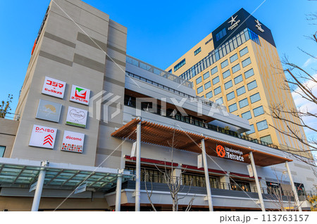 栃木県　JR宇都宮駅東口の都市風景（ウツノミヤテラス） 113763157