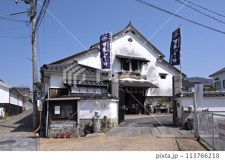 柳井「白壁の町並み」にある佐川醬油蔵(山口県柳井市) 柳井「白壁の町並み」にある佐川醬油蔵(山口県柳井市) 113766218